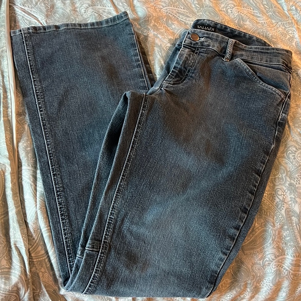 Tahari denim jeans, great wash color